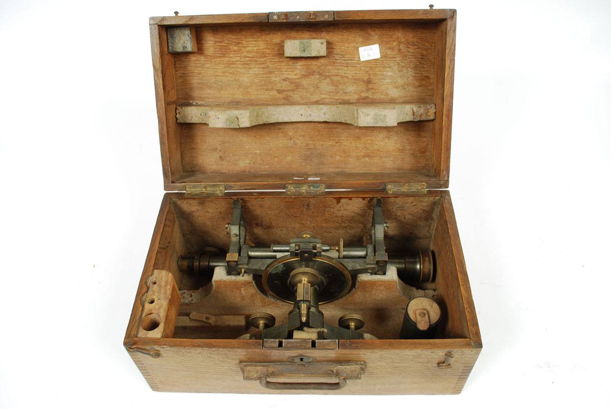 Antique measuring instruments/255A-French level