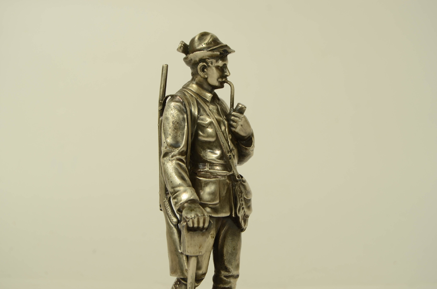 Curiosità/33sc-Scultura Cacciatore