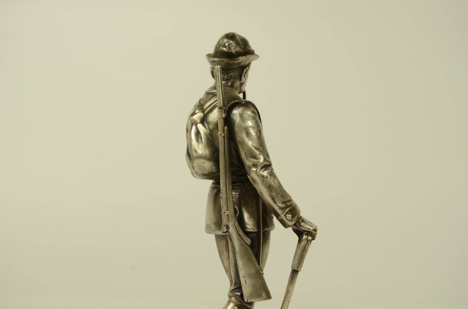 Curiosit&agrave;/33sc-Scultura Cacciatore