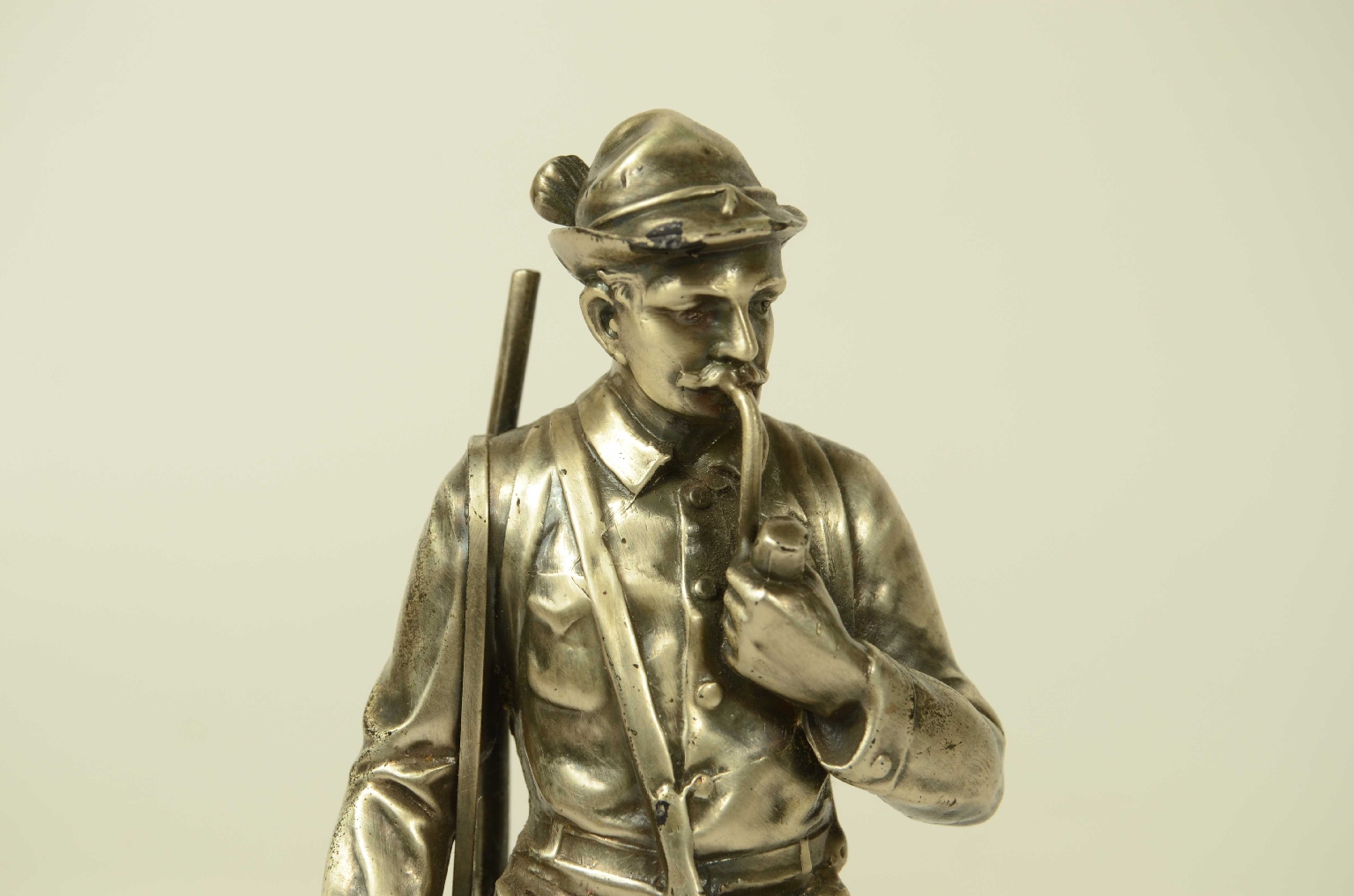 Curiosità/33sc-Scultura Cacciatore