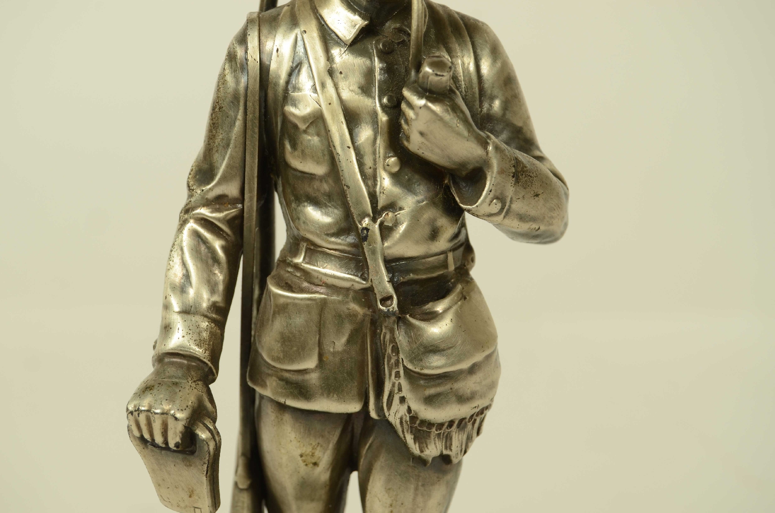 Curiosità/33sc-Scultura Cacciatore