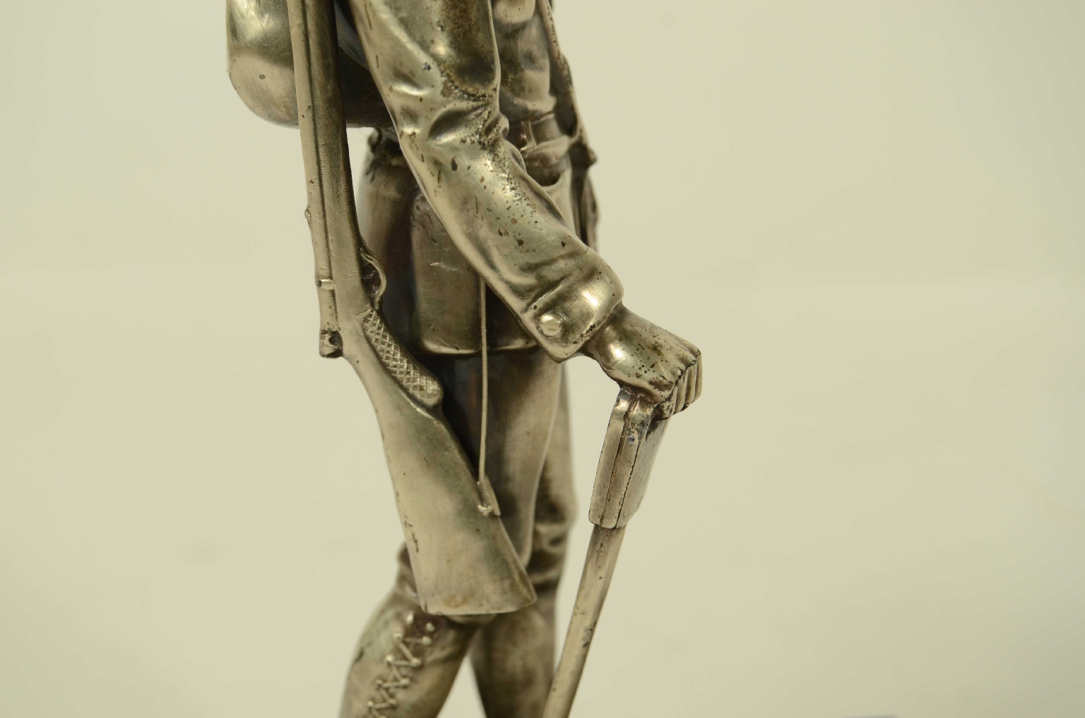 Curiosit&agrave;/33sc-Scultura Cacciatore