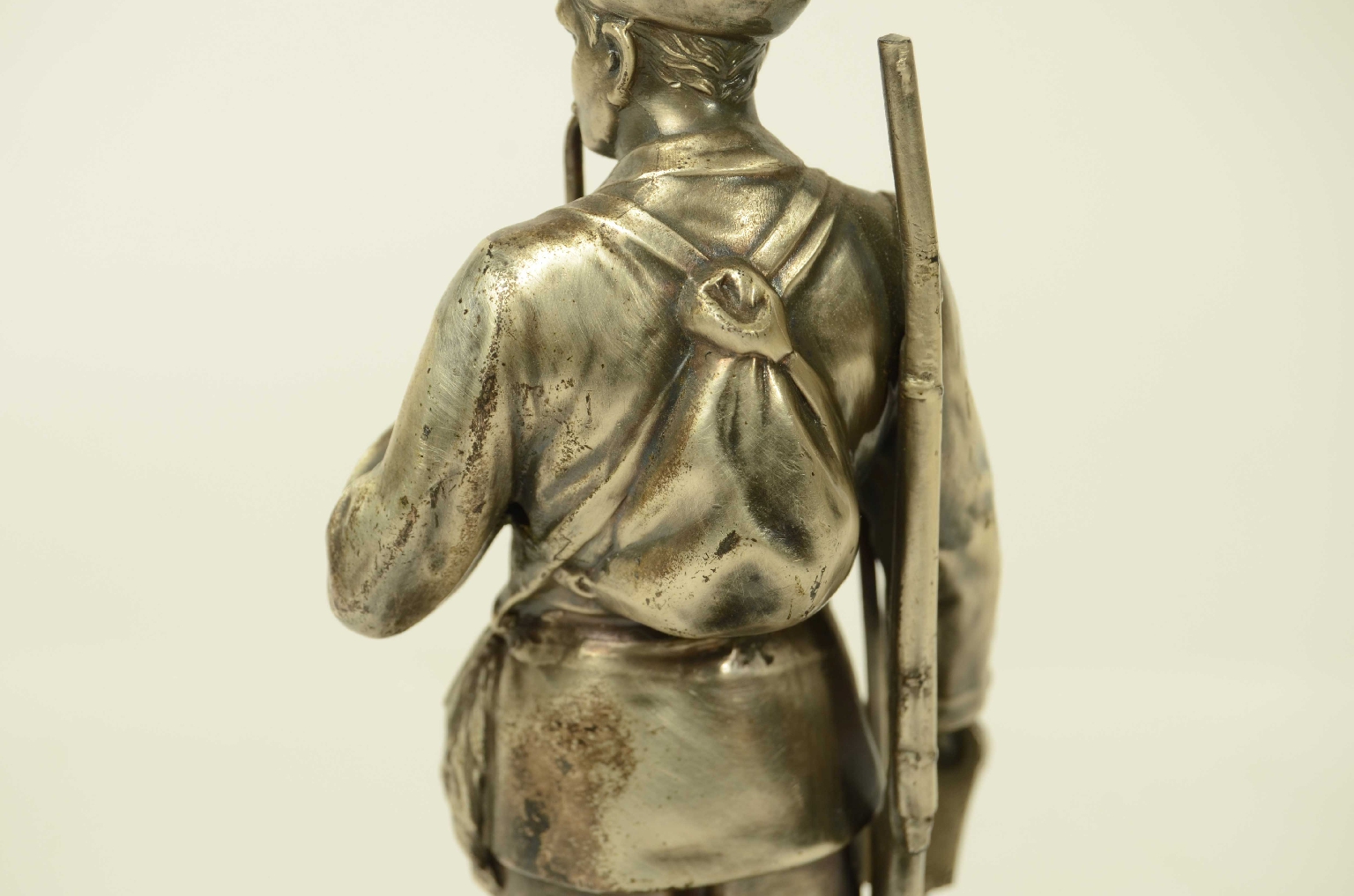 Curiosità/33sc-Scultura Cacciatore
