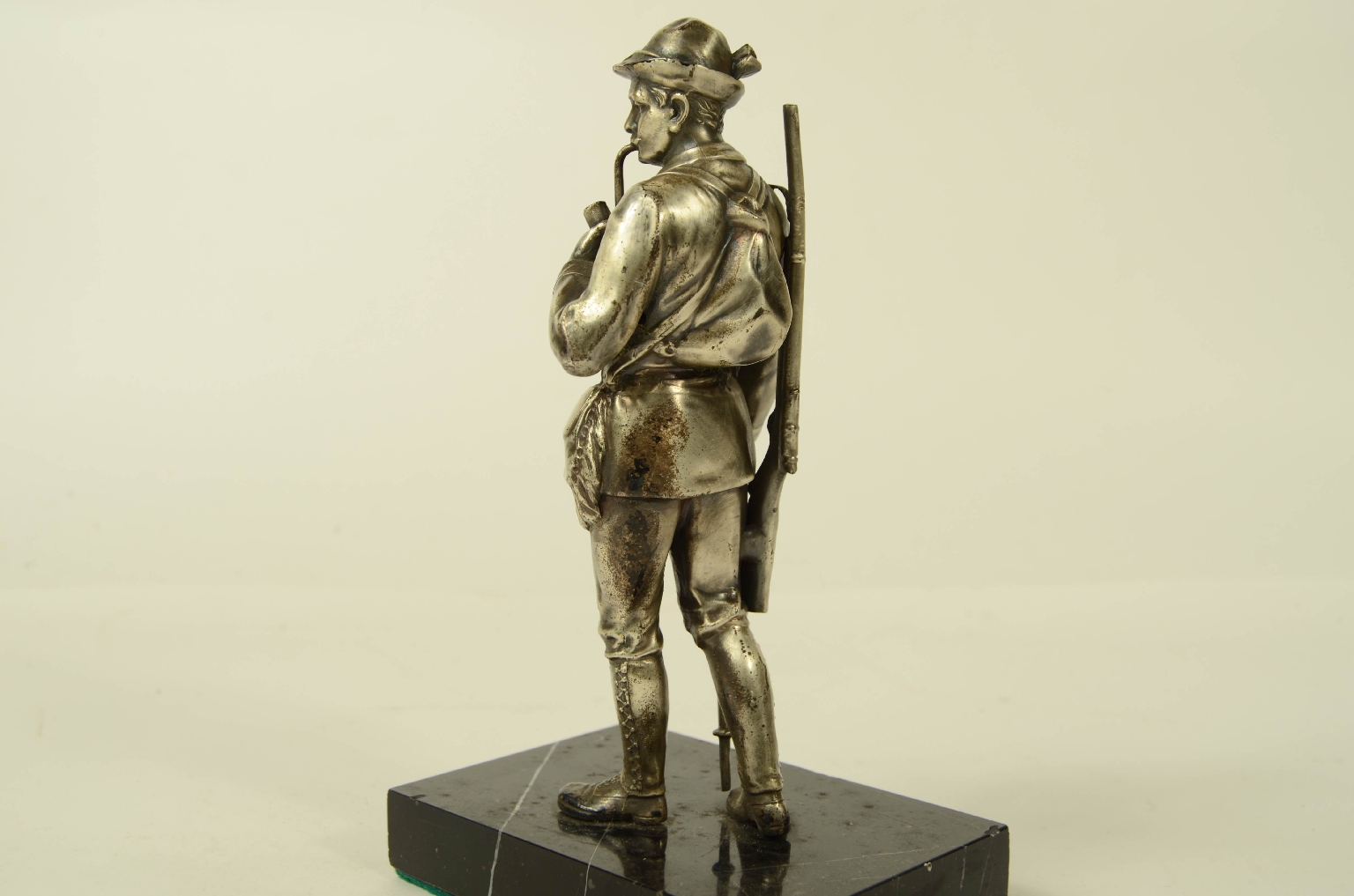 Curiosit&agrave;/33sc-Scultura Cacciatore