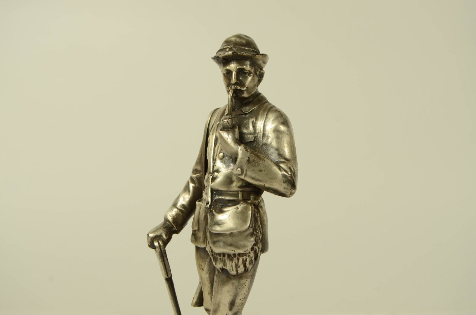 Curiosità/33sc-Scultura Cacciatore