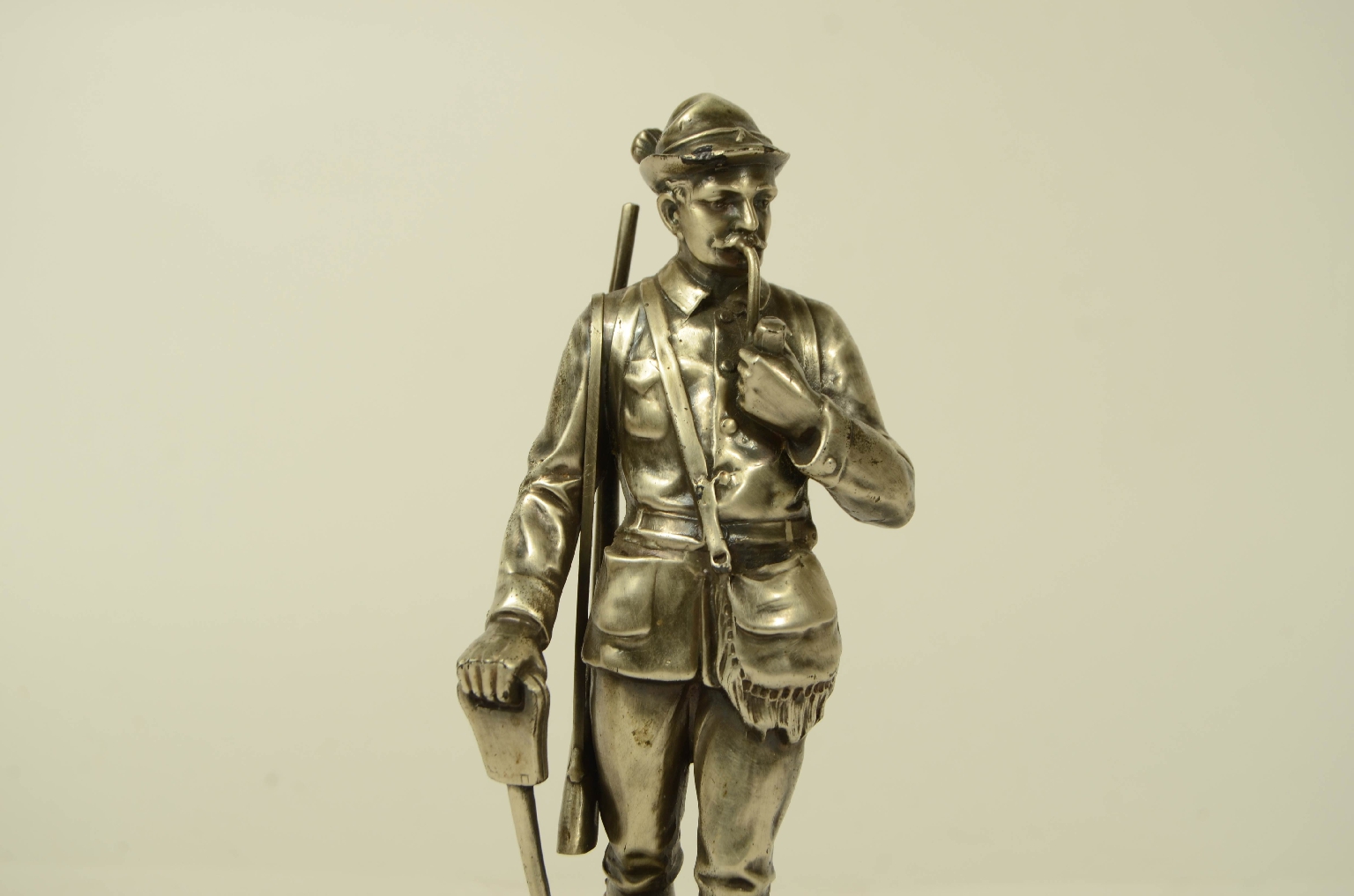 Curiosit&agrave;/33sc-Scultura Cacciatore