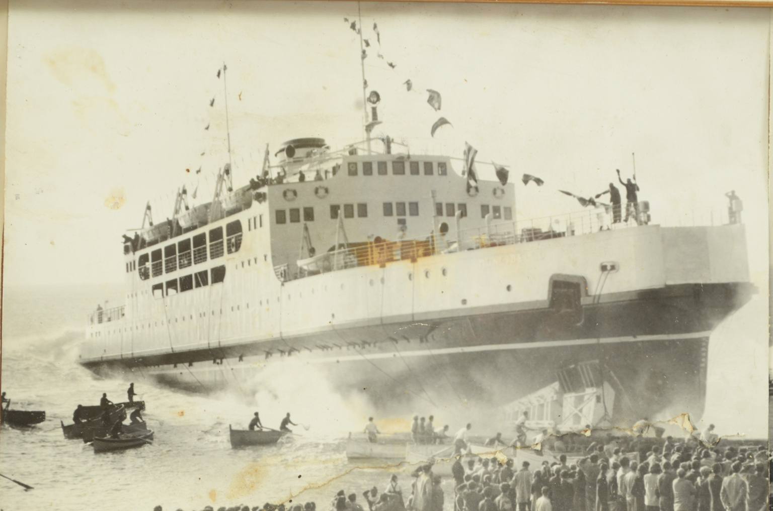 Antiquariato nautico/5498-Navi Riva Trigoso