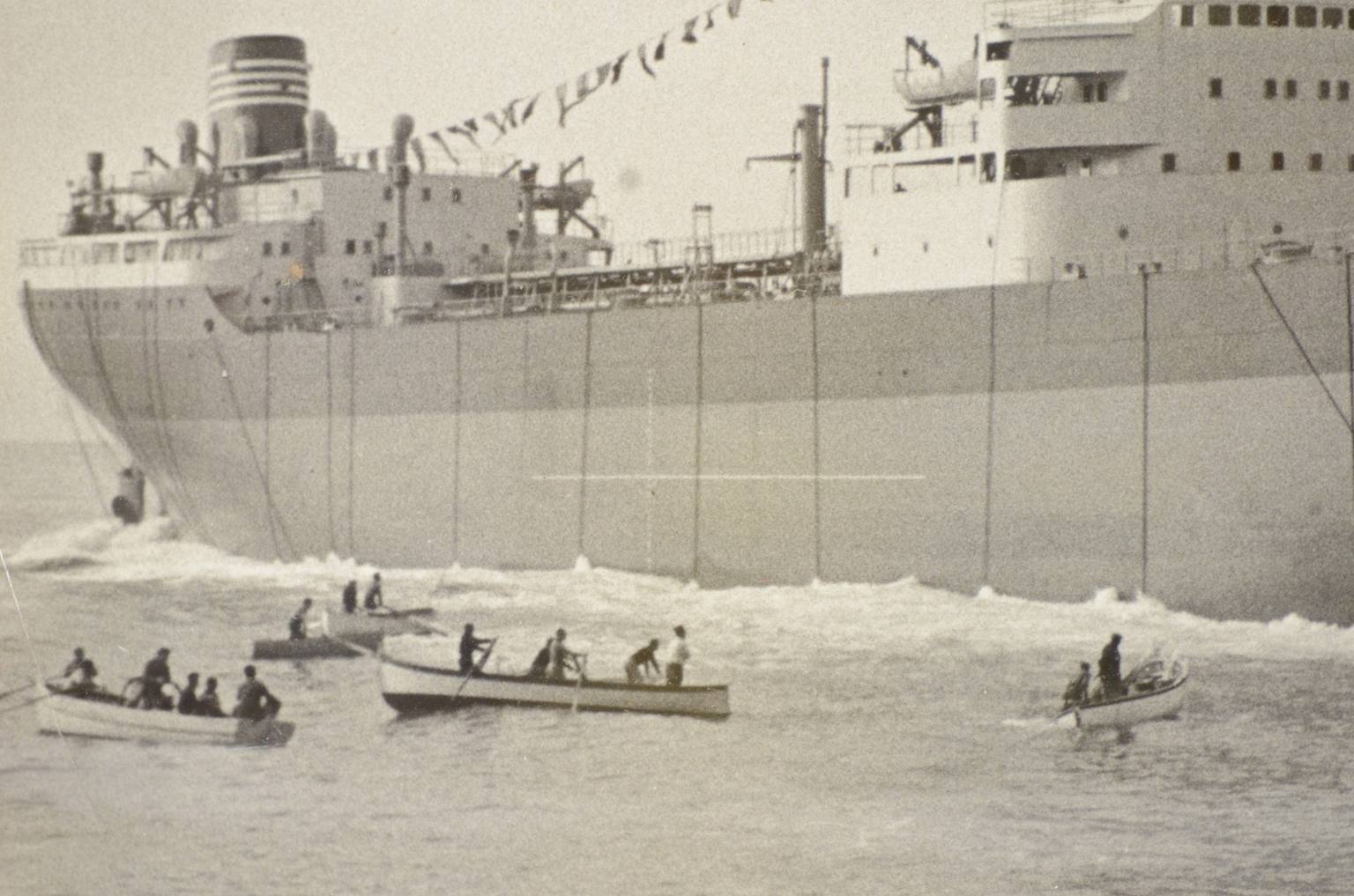 Antiquariato nautico/5499-Navi Riva Trigoso