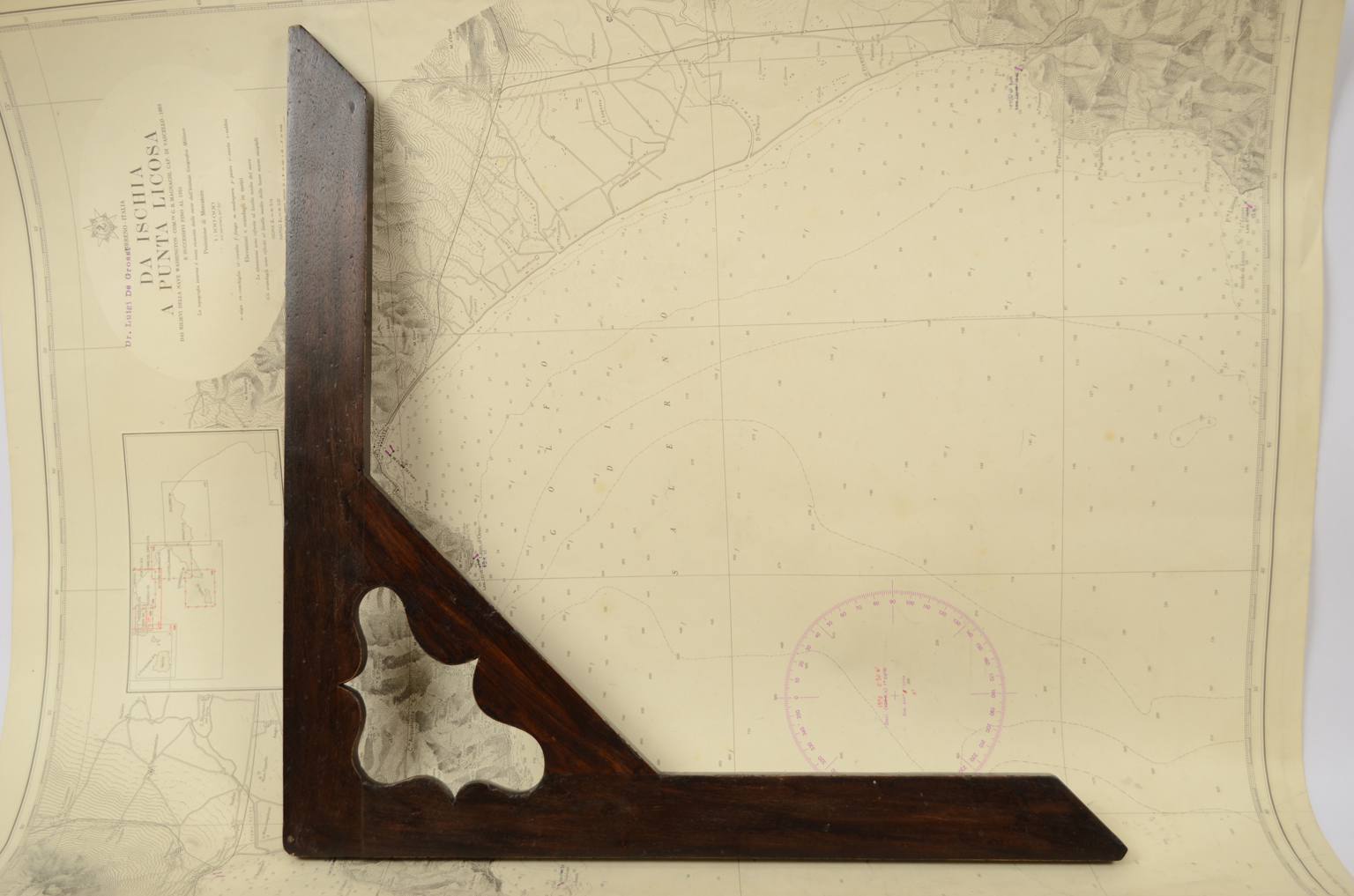 Antique measuring instruments/6078-Square used by carpenters