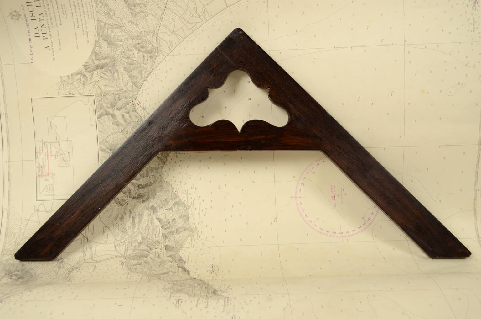 Antique measuring instruments/6078-Square used by carpenters