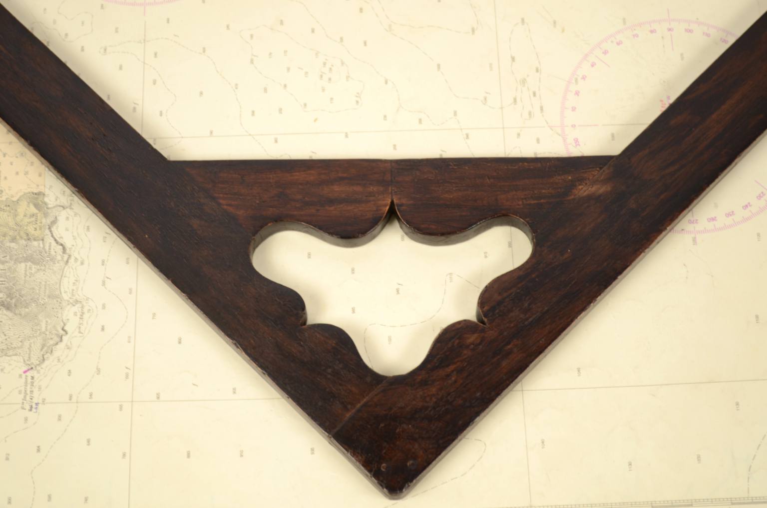 Antique measuring instruments/6078-Square used by carpenters