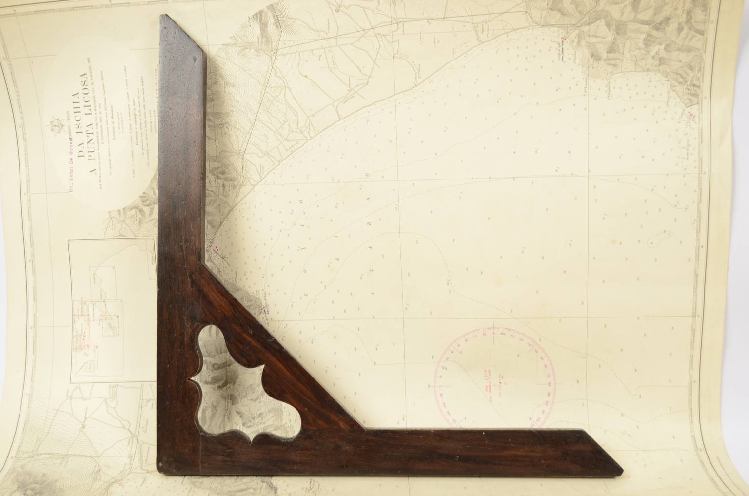 Antique measuring instruments/6078-Square used by carpenters