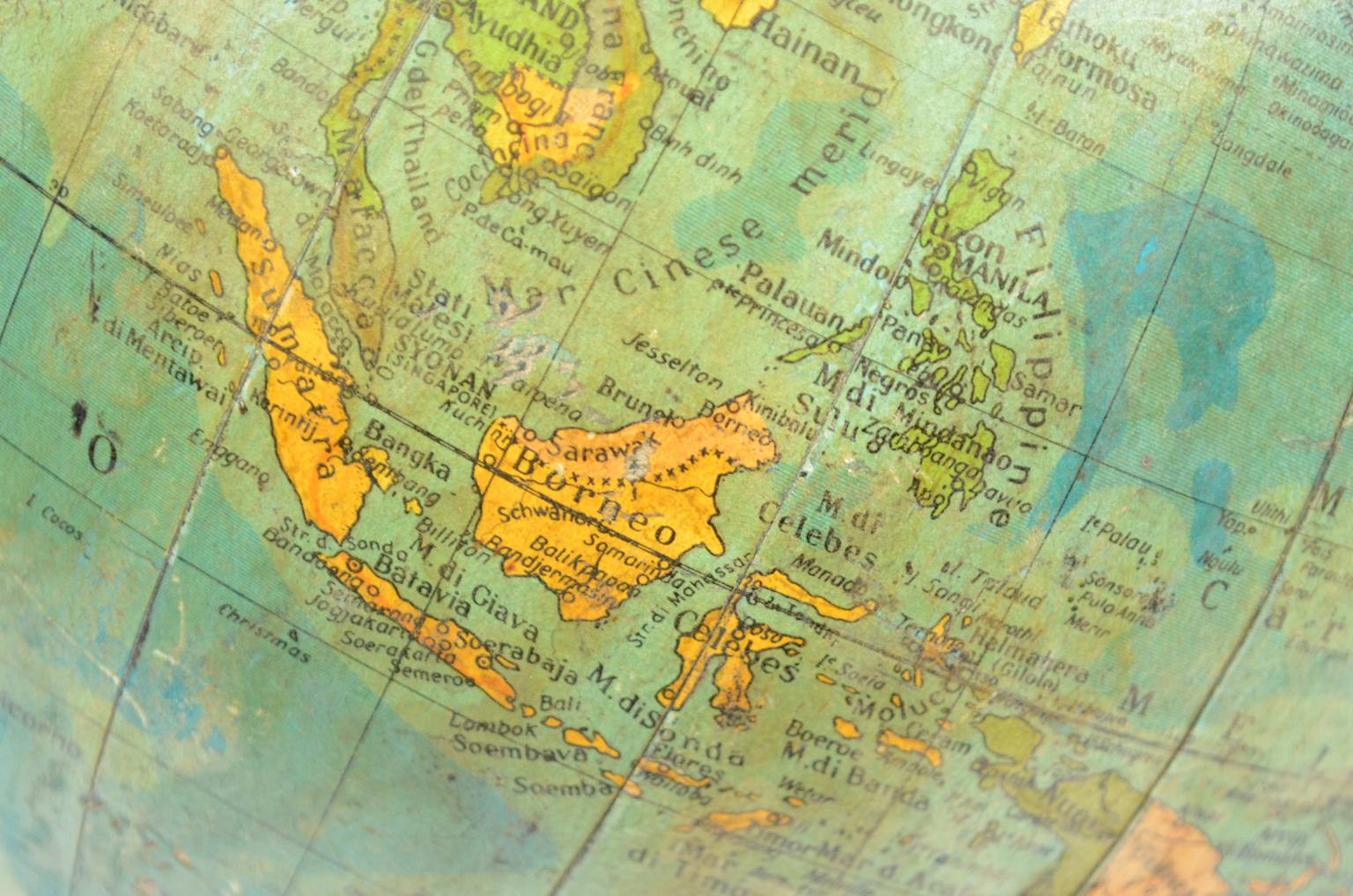 Antique globes-world maps/6239-Globe with light