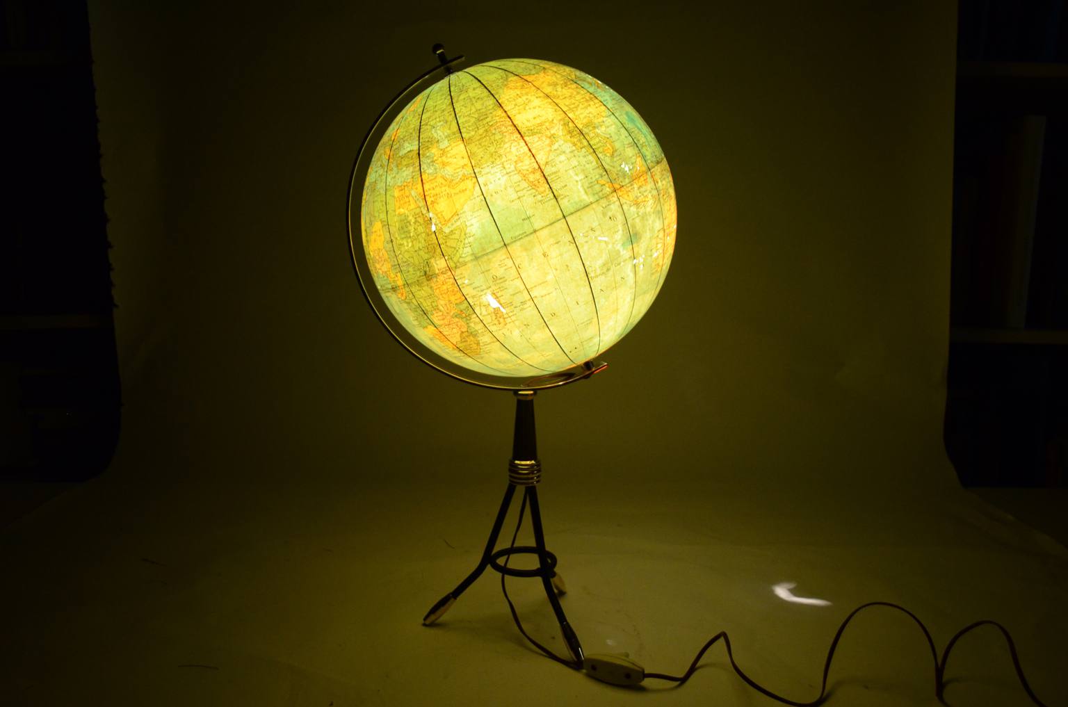 Antique globes-world maps/6239-Globe with light