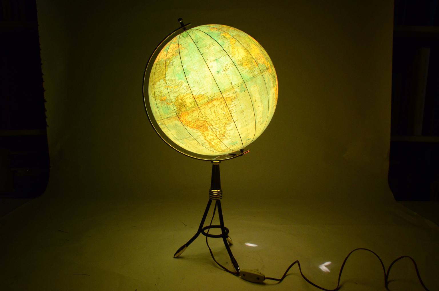 Antique globes-world maps/6239-Globe with light
