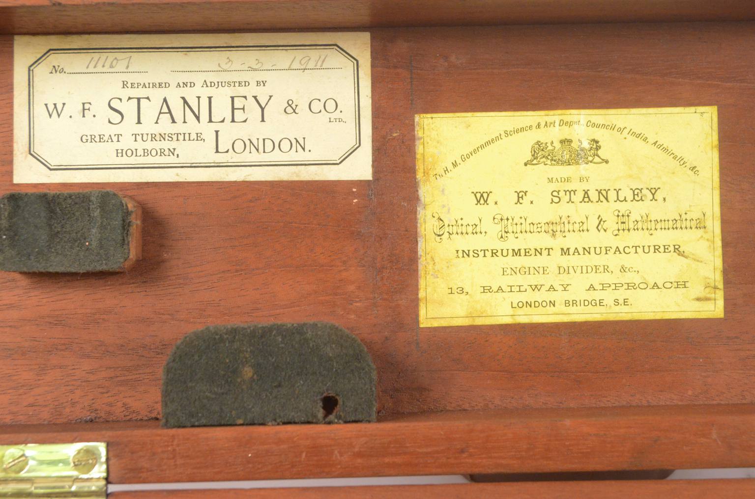 Strumenti di misura antichi/6887-Livello topografico