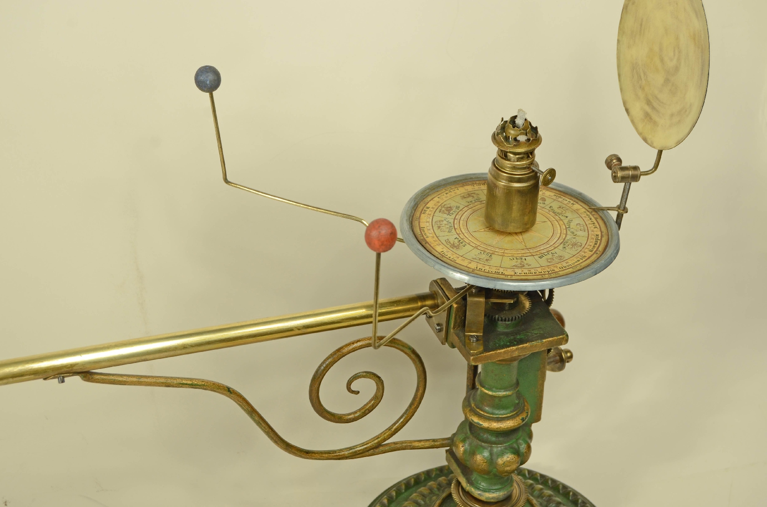 Antique astronomical instruments/712-Mechanical Tellurium