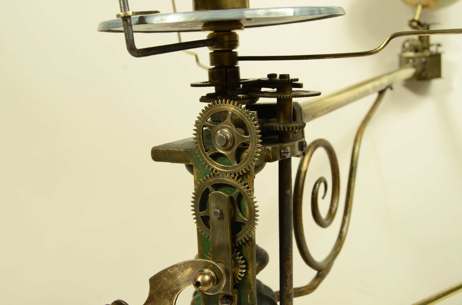 Antique astronomical instruments/712-Mechanical Tellurium