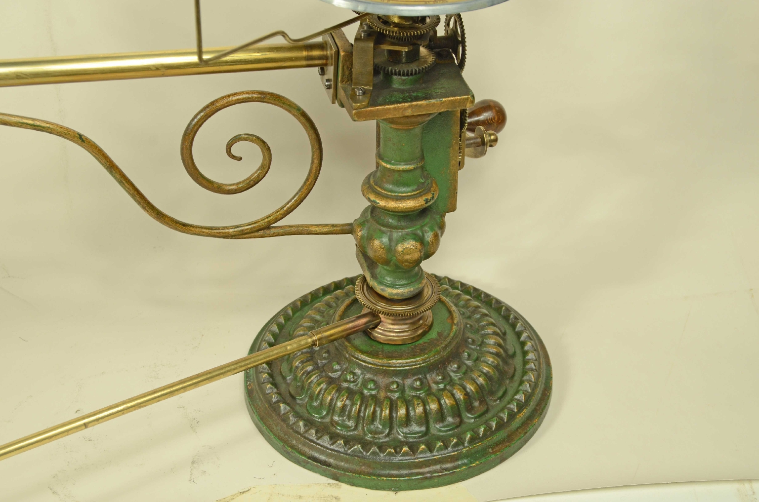 Antique astronomical instruments/712-Mechanical Tellurium