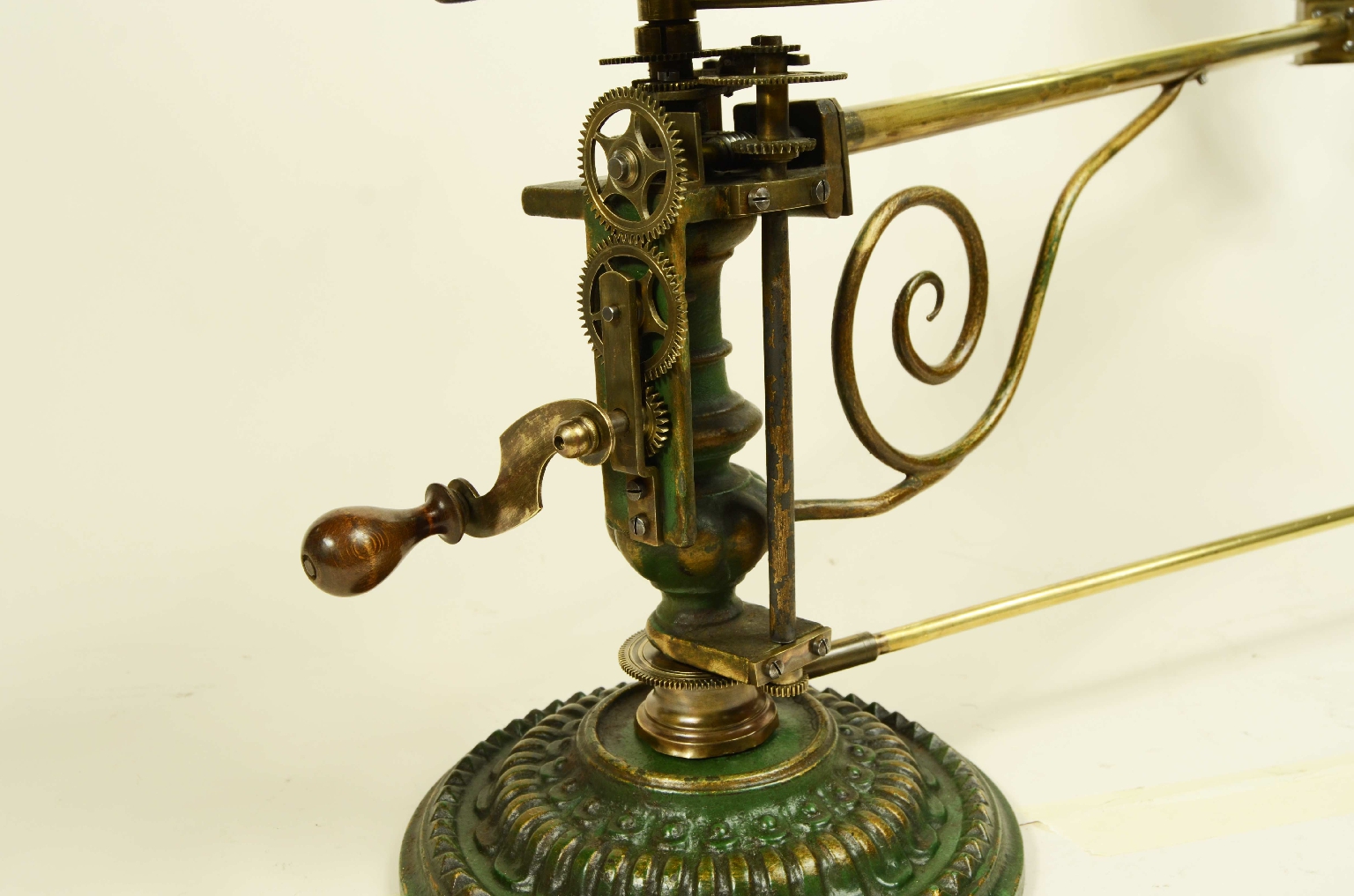 Antique astronomical instruments/712-Mechanical Tellurium