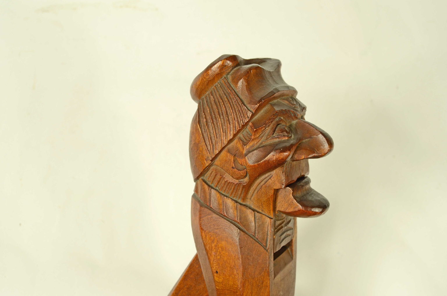 Peculiarity/716-Nutcracker