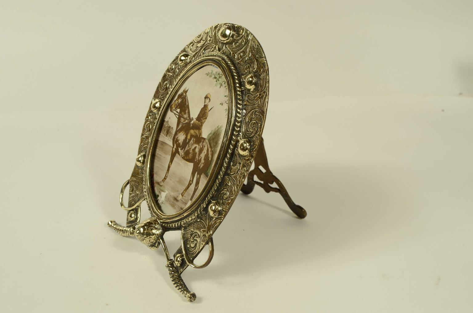 Peculiarity/722-Tabletop Photo Frame