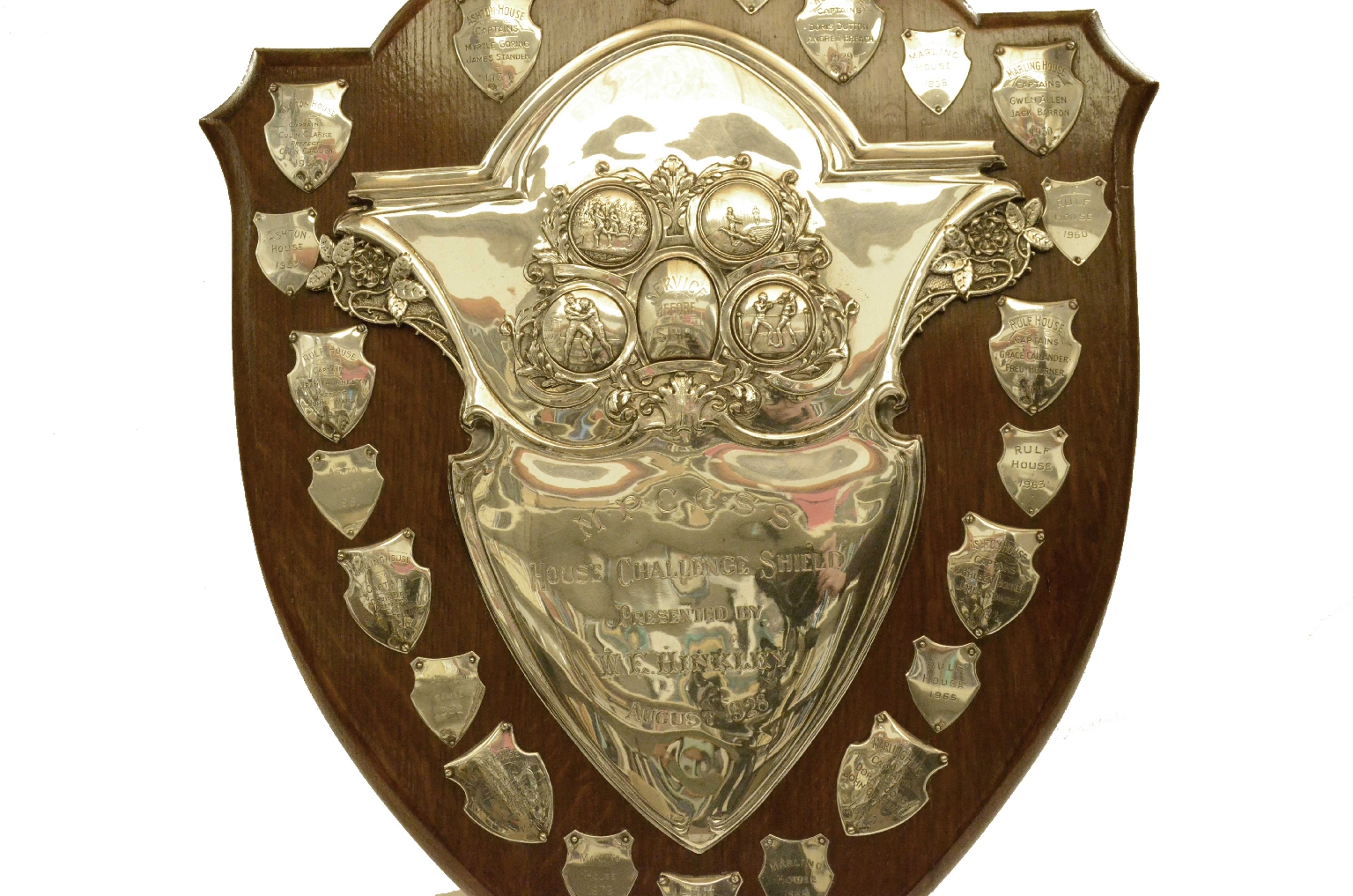 Curiosit&agrave;/725-Imponente  scudo da sfida