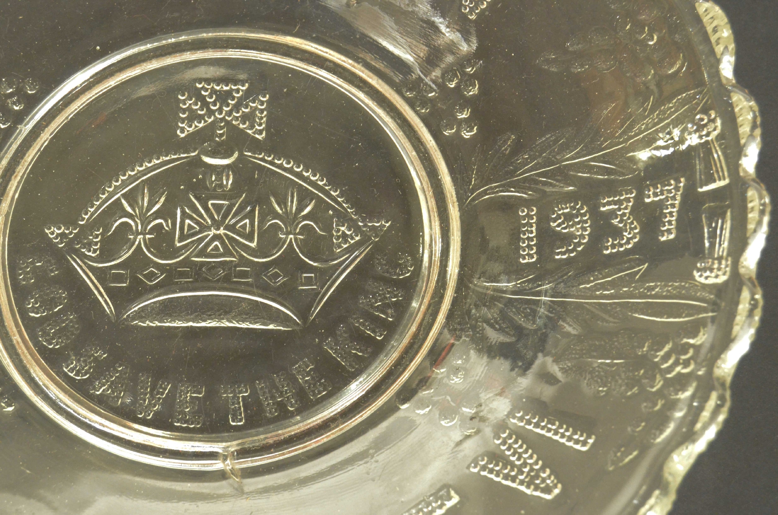 Peculiarity/730-Commemorative Plate