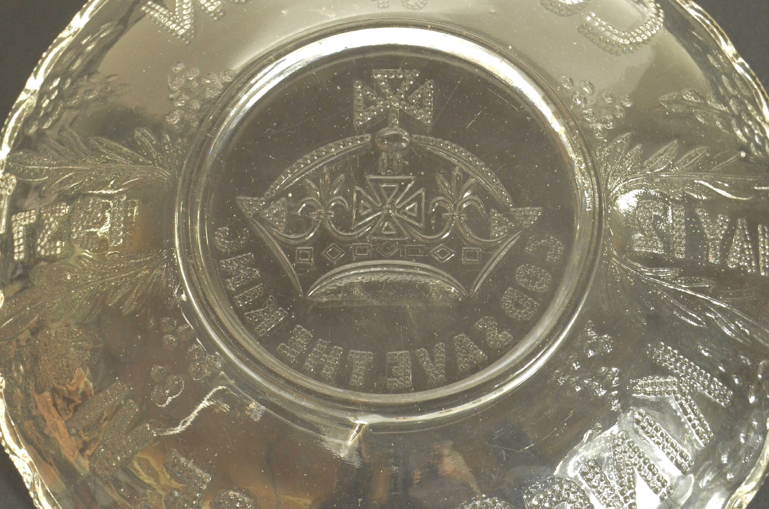 Peculiarity/730-Commemorative Plate