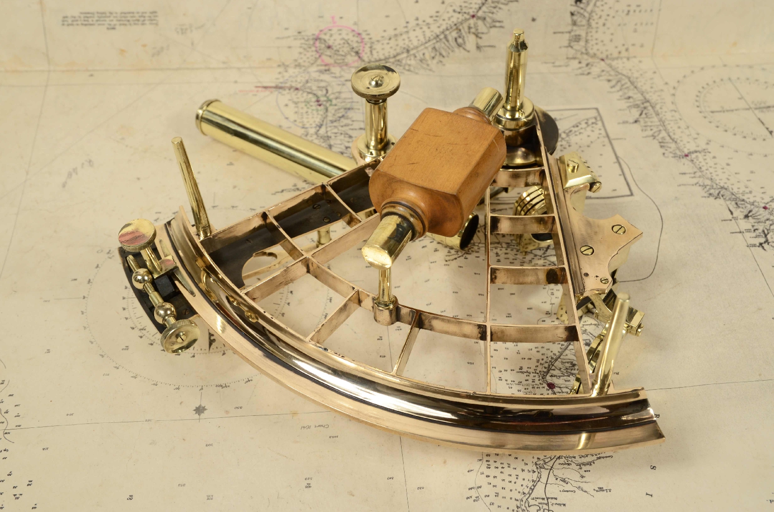 Nautical antiques/7699a-Antique Sextant