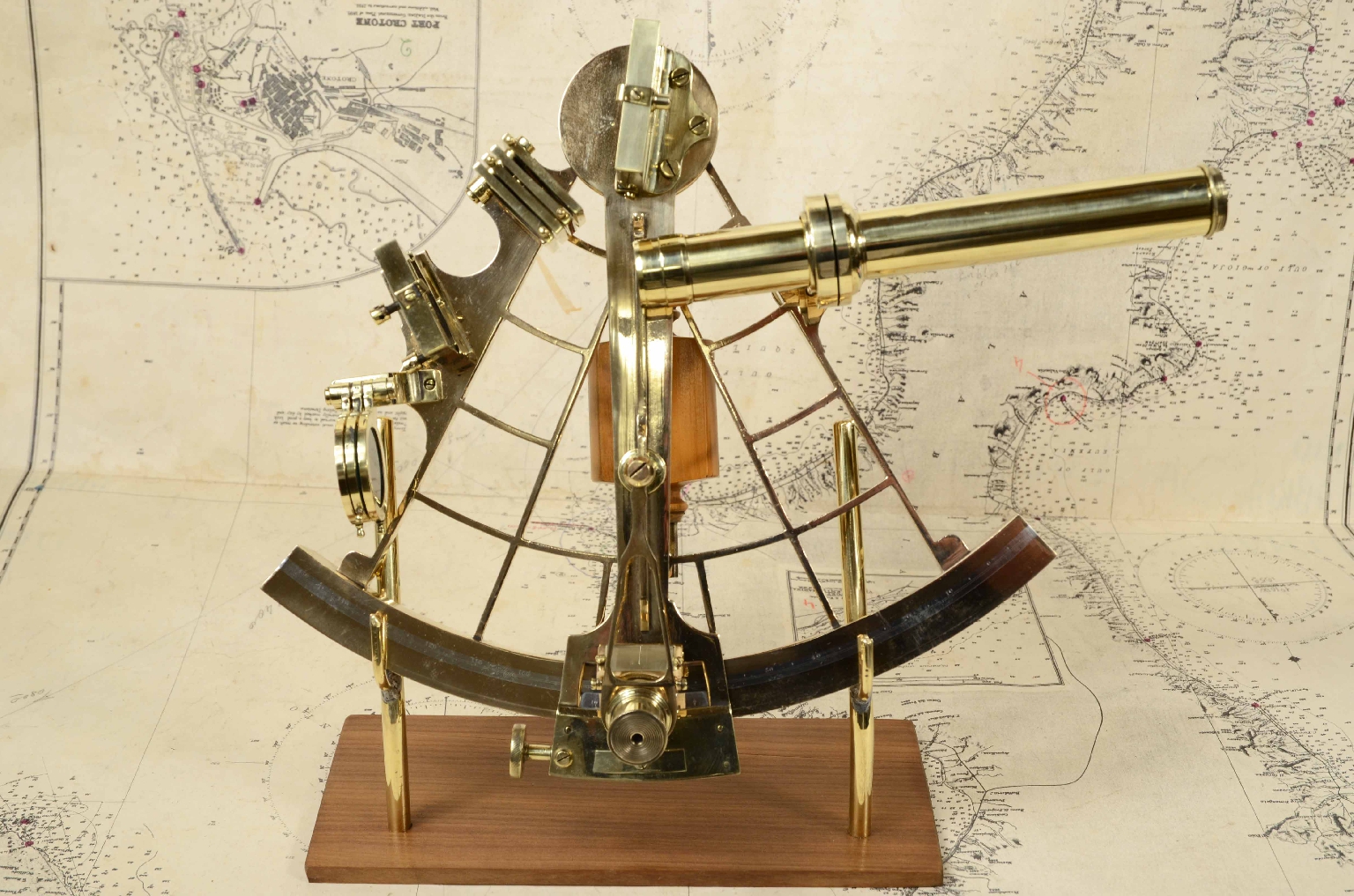 Nautical antiques/7699a-Antique Sextant