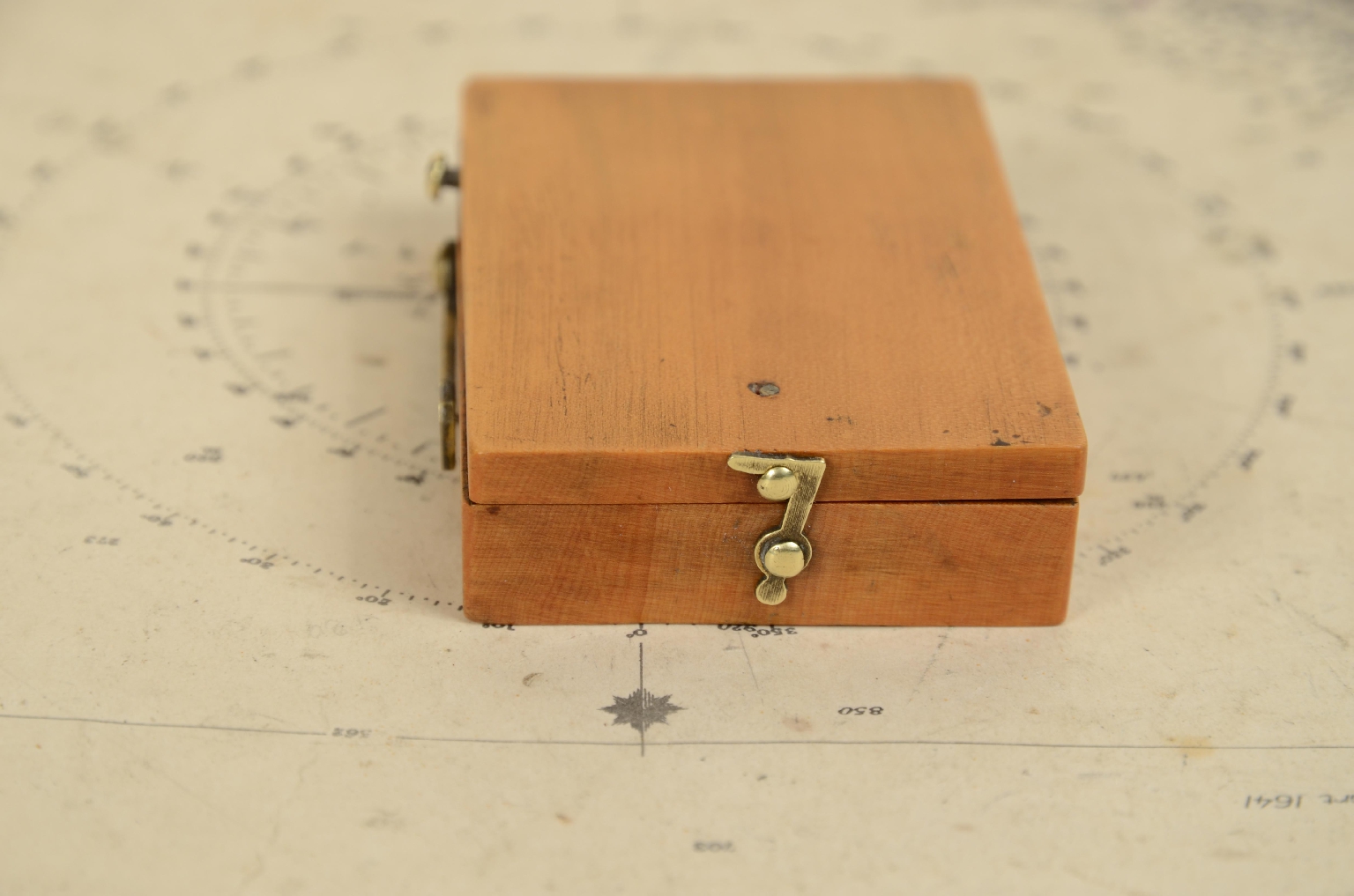 Antique measuring instruments/7764-Sundial