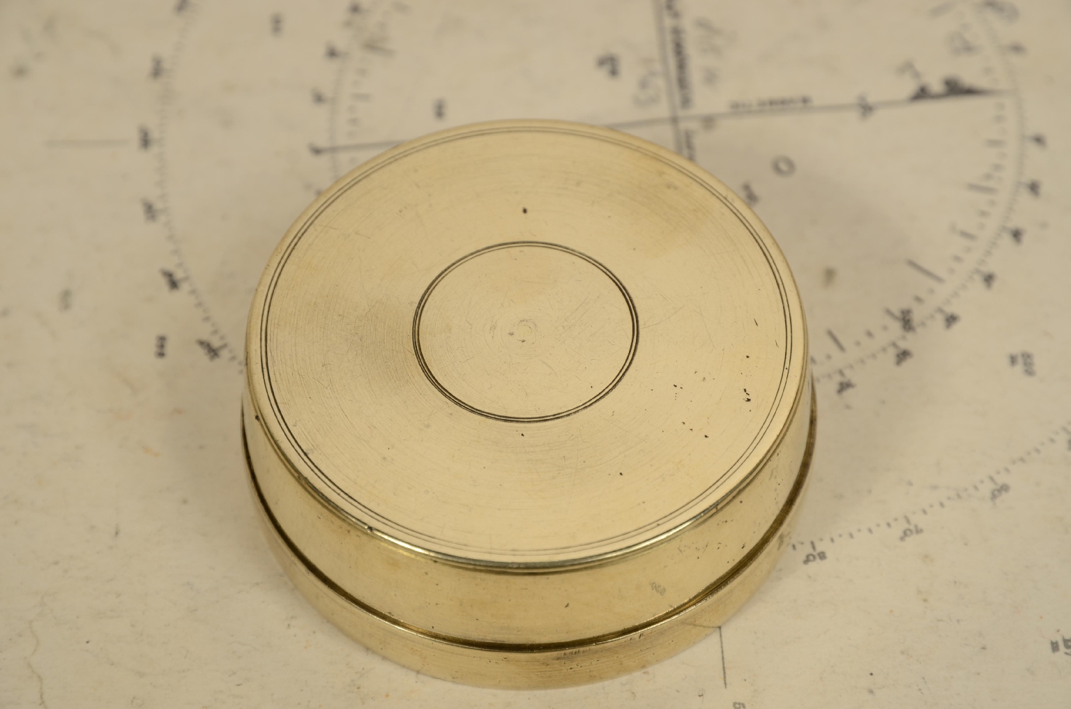 Antique compasses/7929-Compass and Sundial