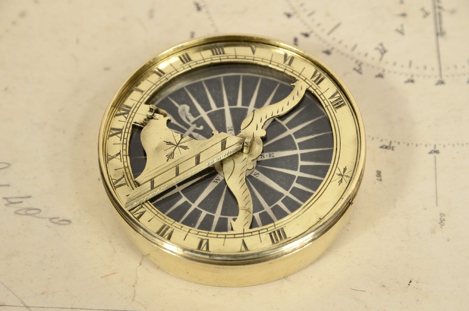 Antique compasses/7929-Compass and Sundial