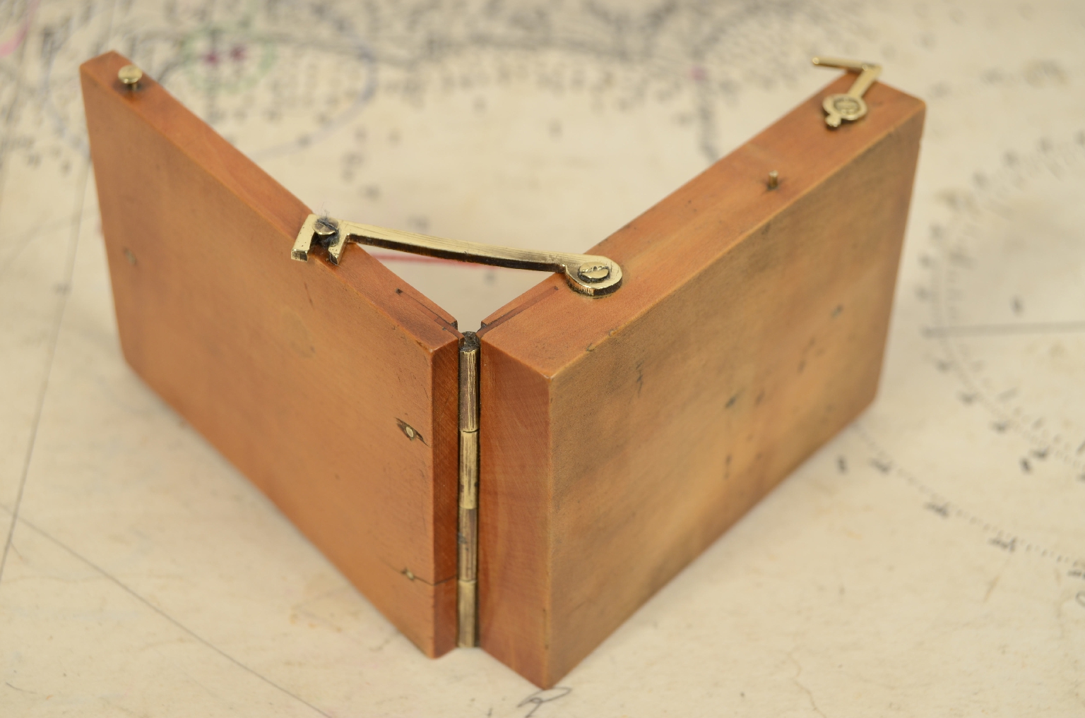 Antique compasses/7936-Sundial