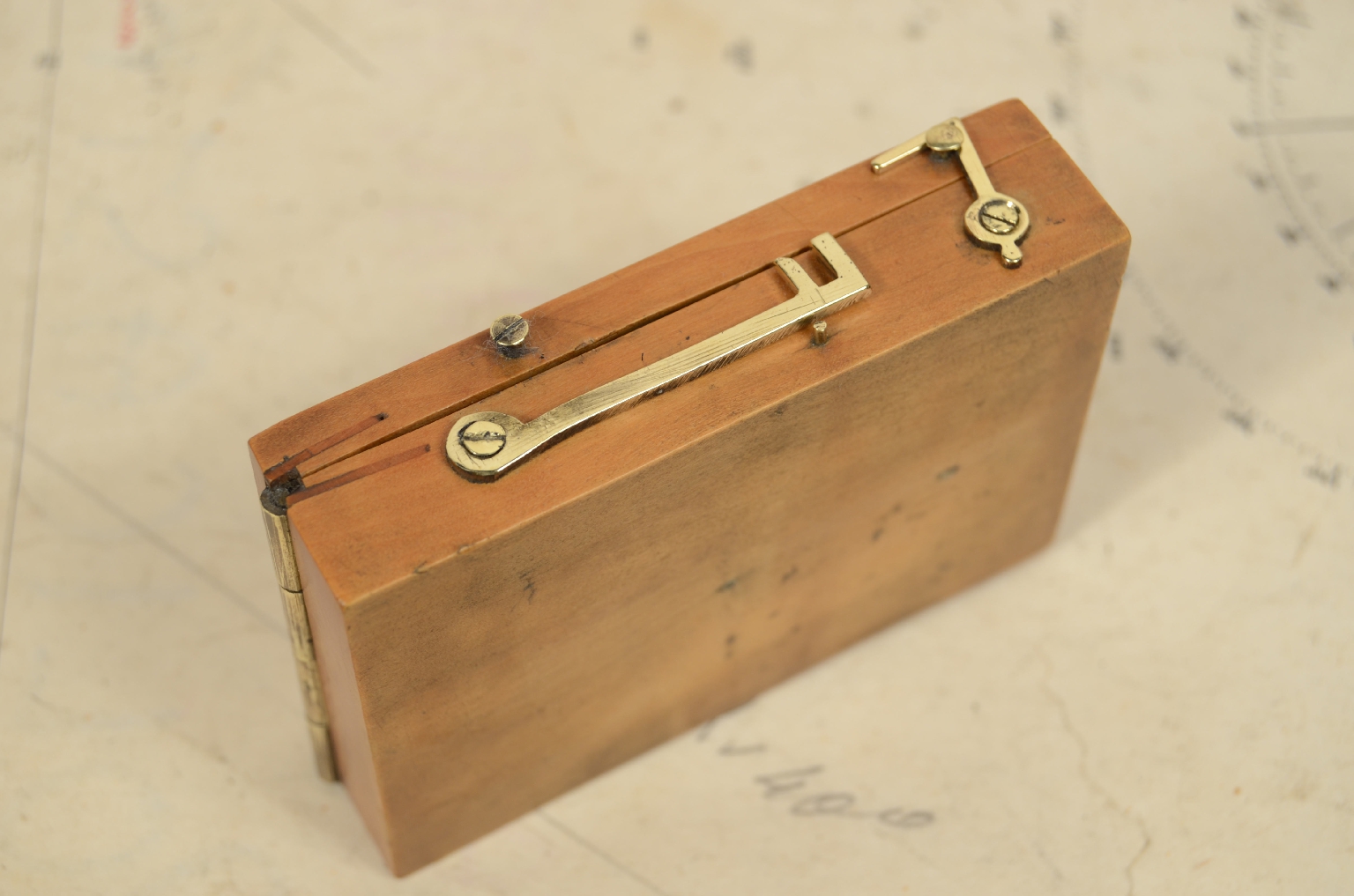 Antique compasses/7936-Sundial