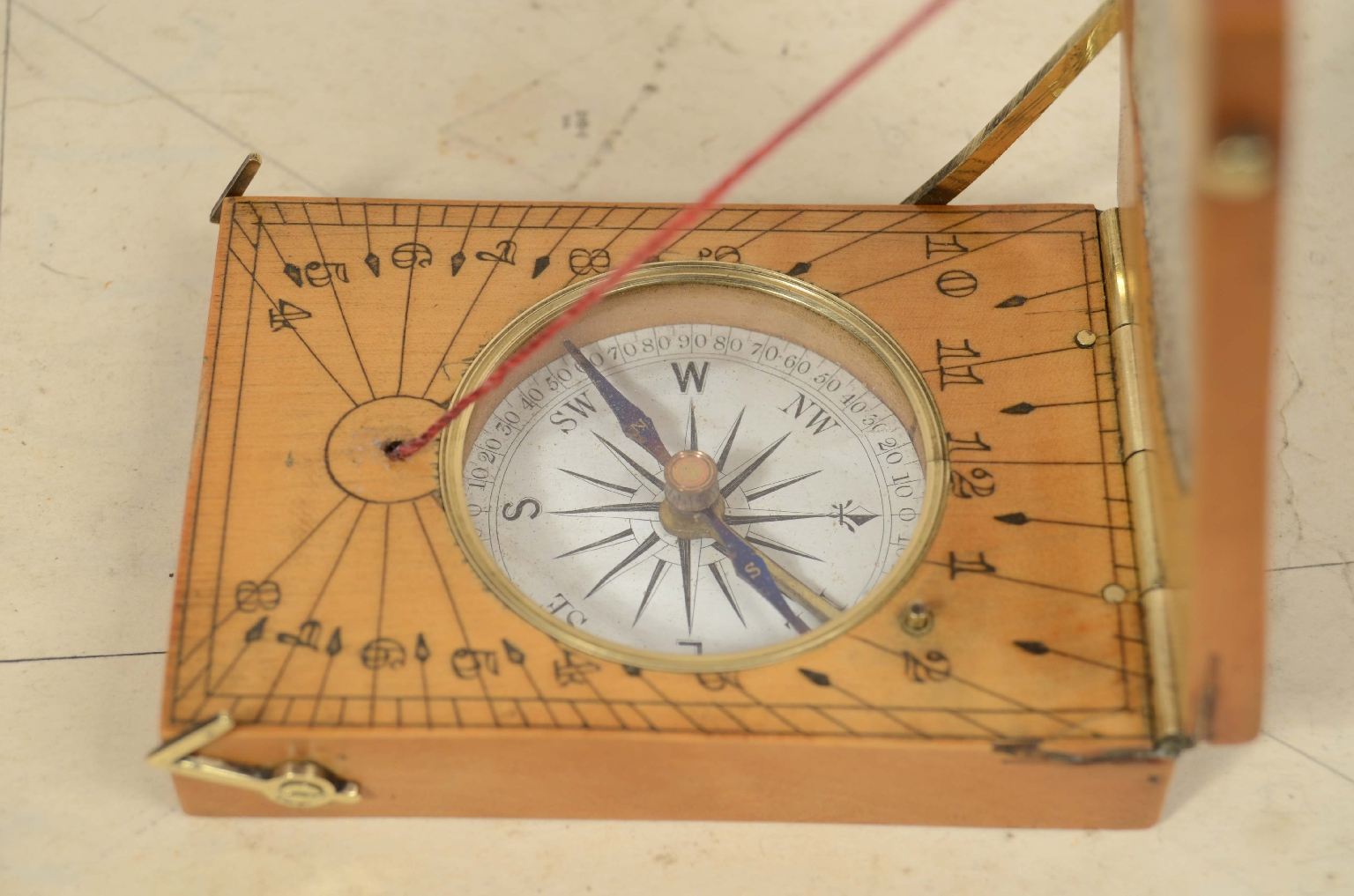 Antique compasses/7936-Sundial