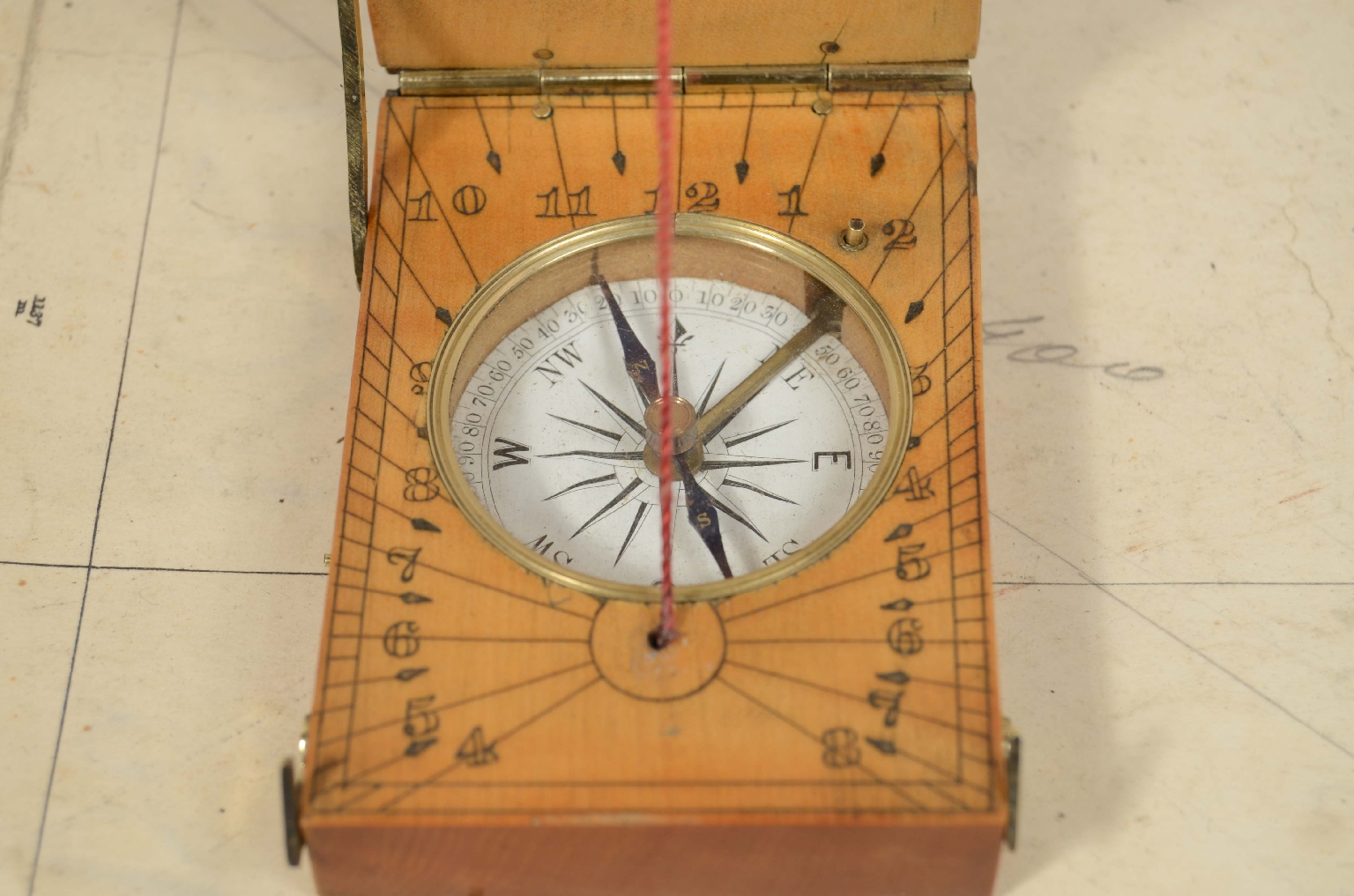 Antique compasses/7936-Sundial