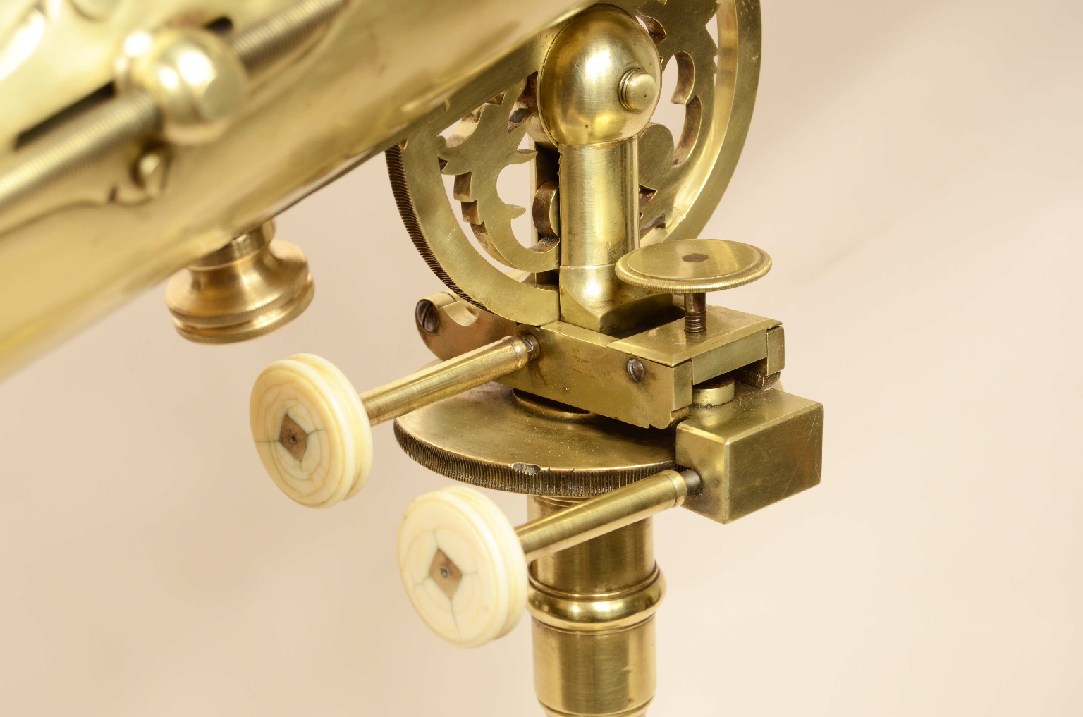 Antique astronomical instruments/8007-Refractor Telescope