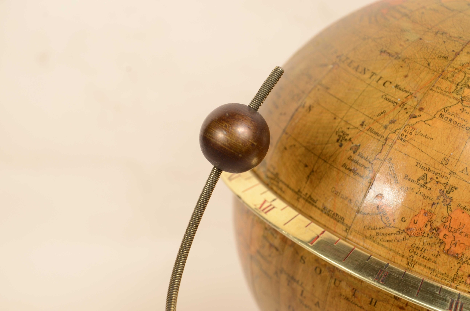Globi-mappamondi antichi/8029-Globo con orologio