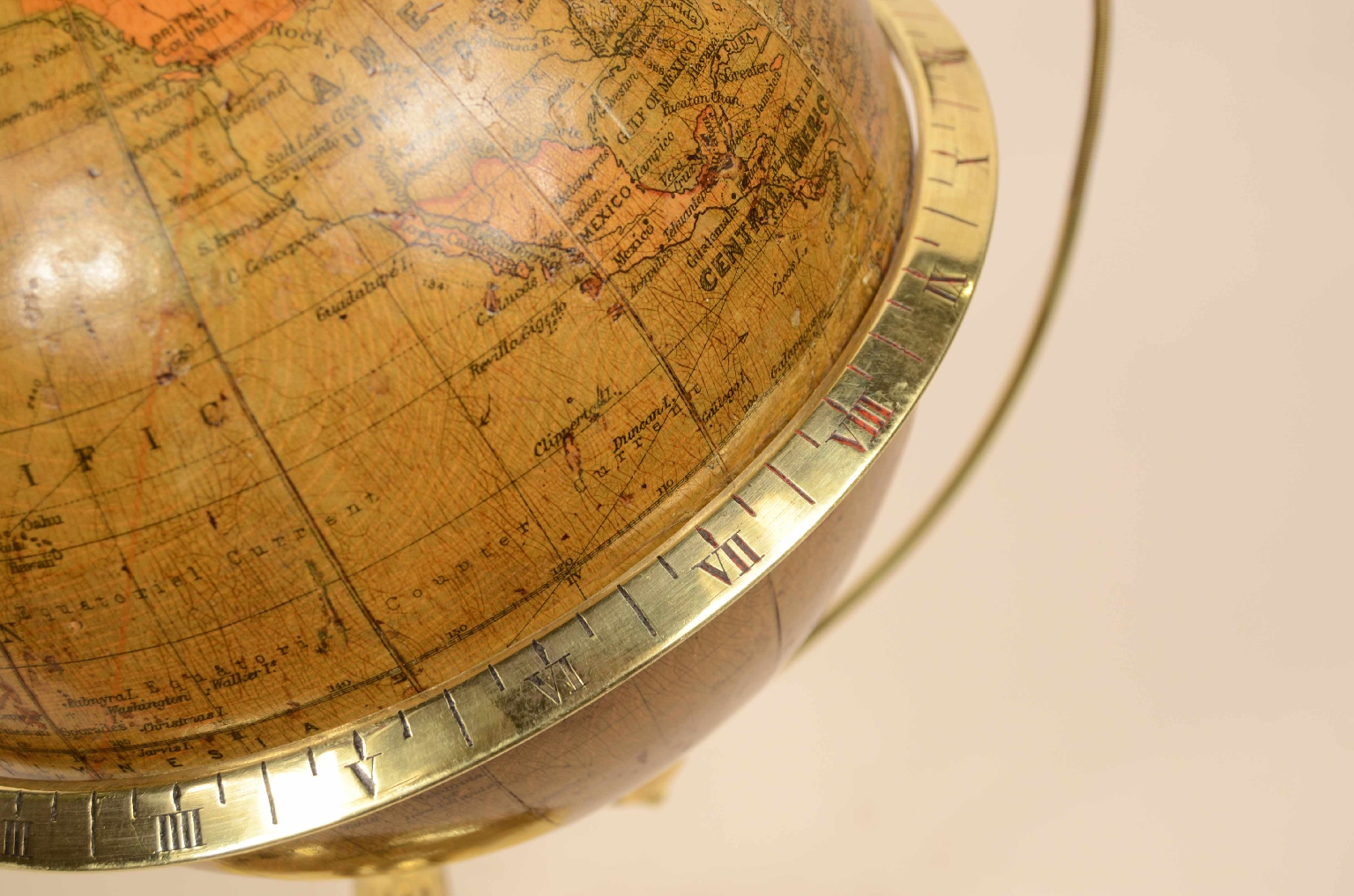 Antique globes-world maps/8029-Globe with Clock