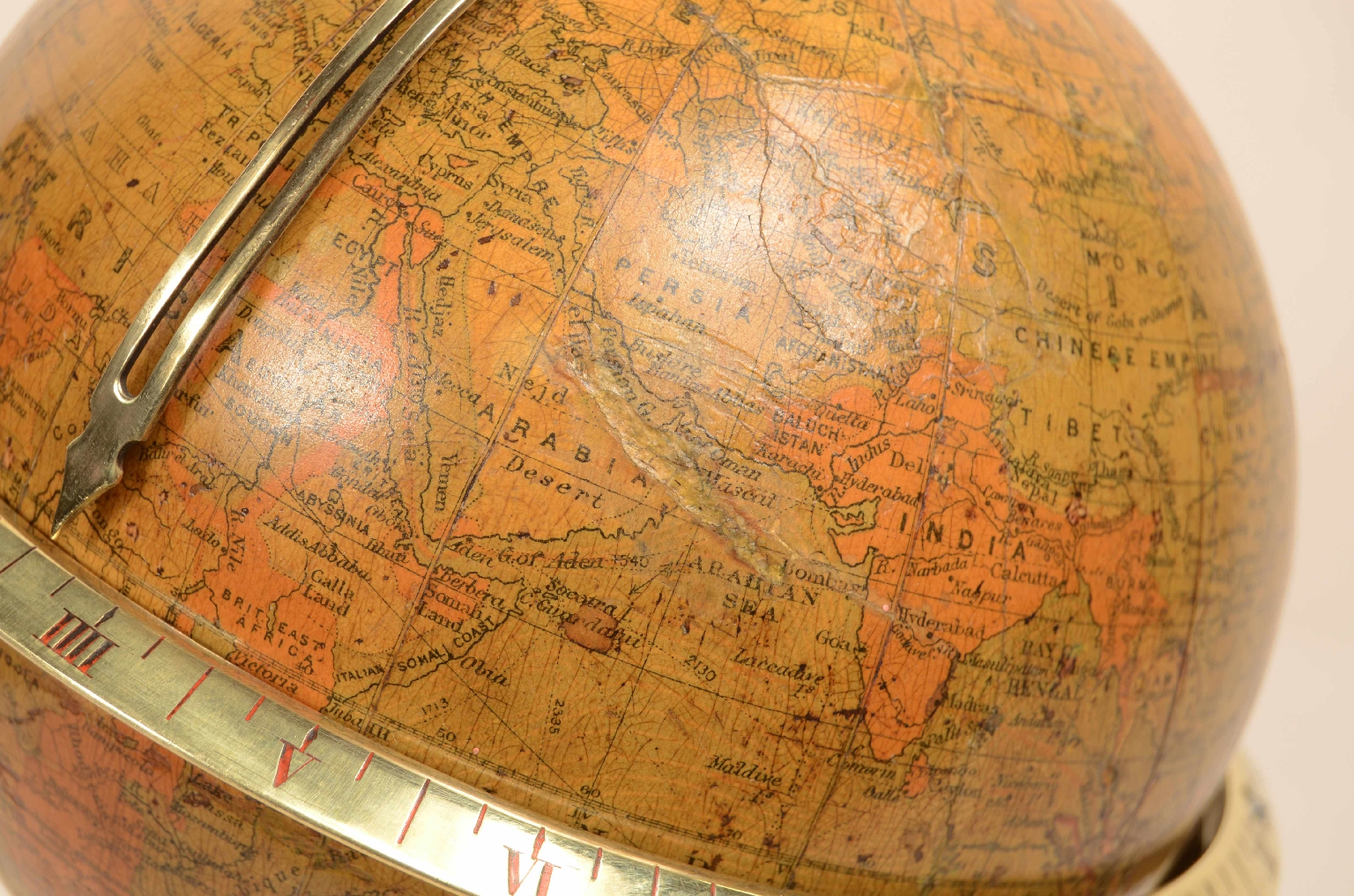 Antique globes-world maps/8029-Globe with Clock