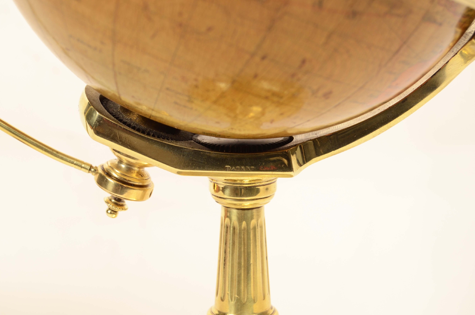 Antique globes-world maps/8029-Globe with Clock