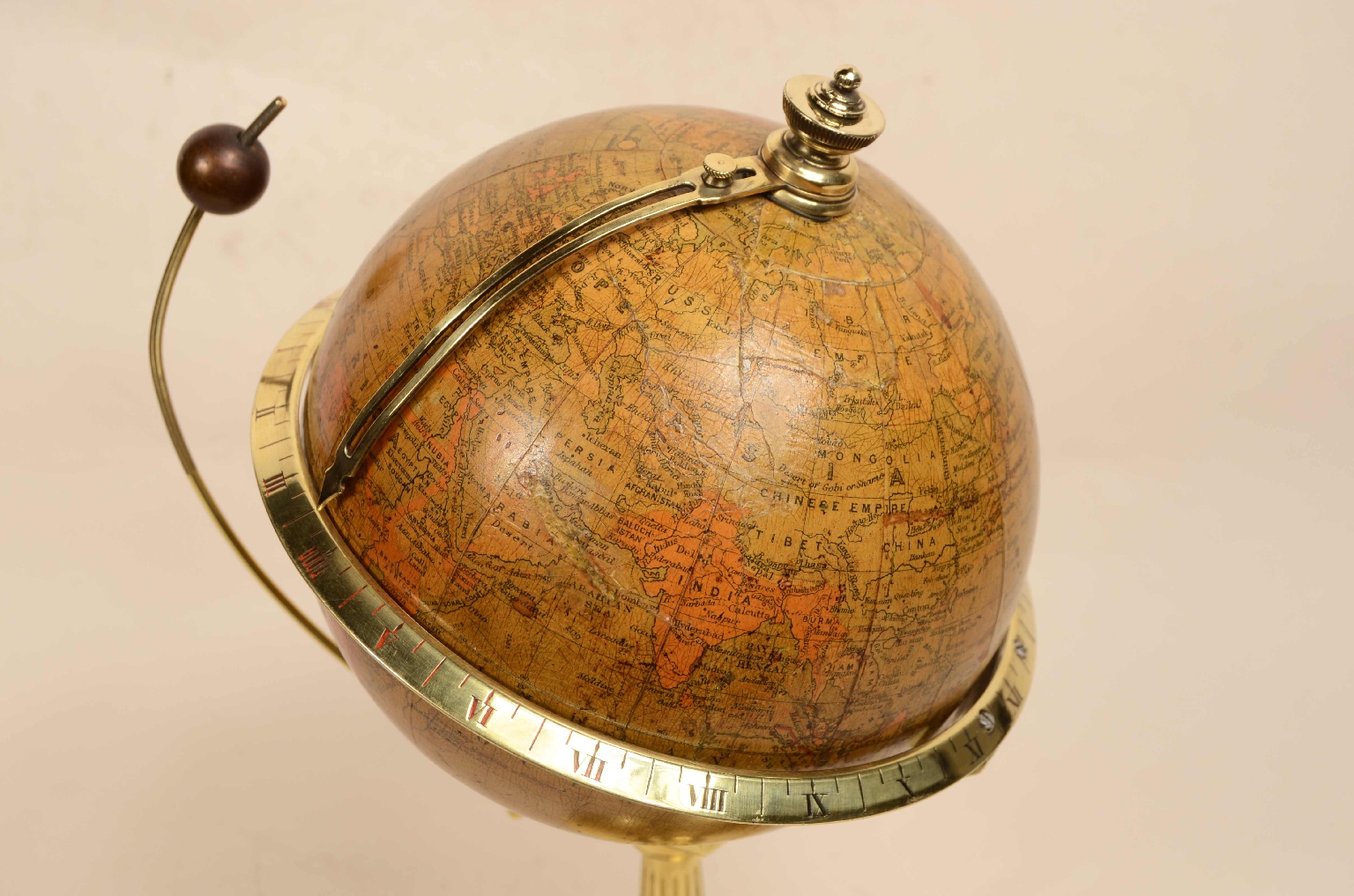 Globi-mappamondi antichi/8029-Globo con orologio