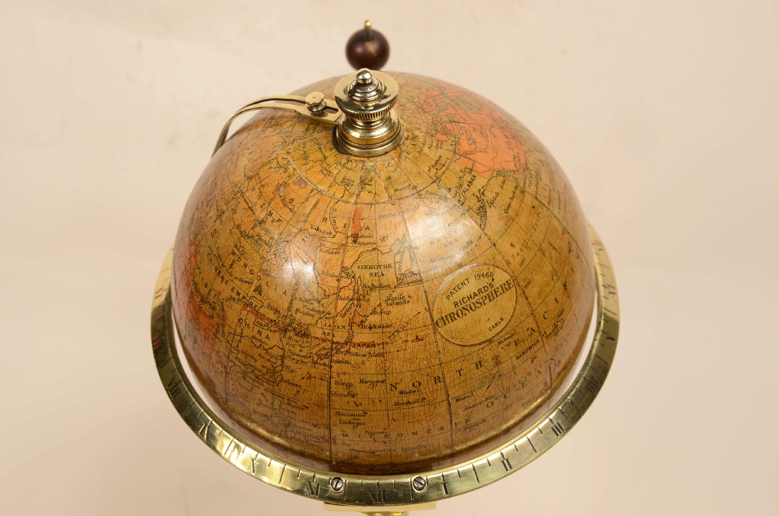 Globi-mappamondi antichi/8029-Globo con orologio