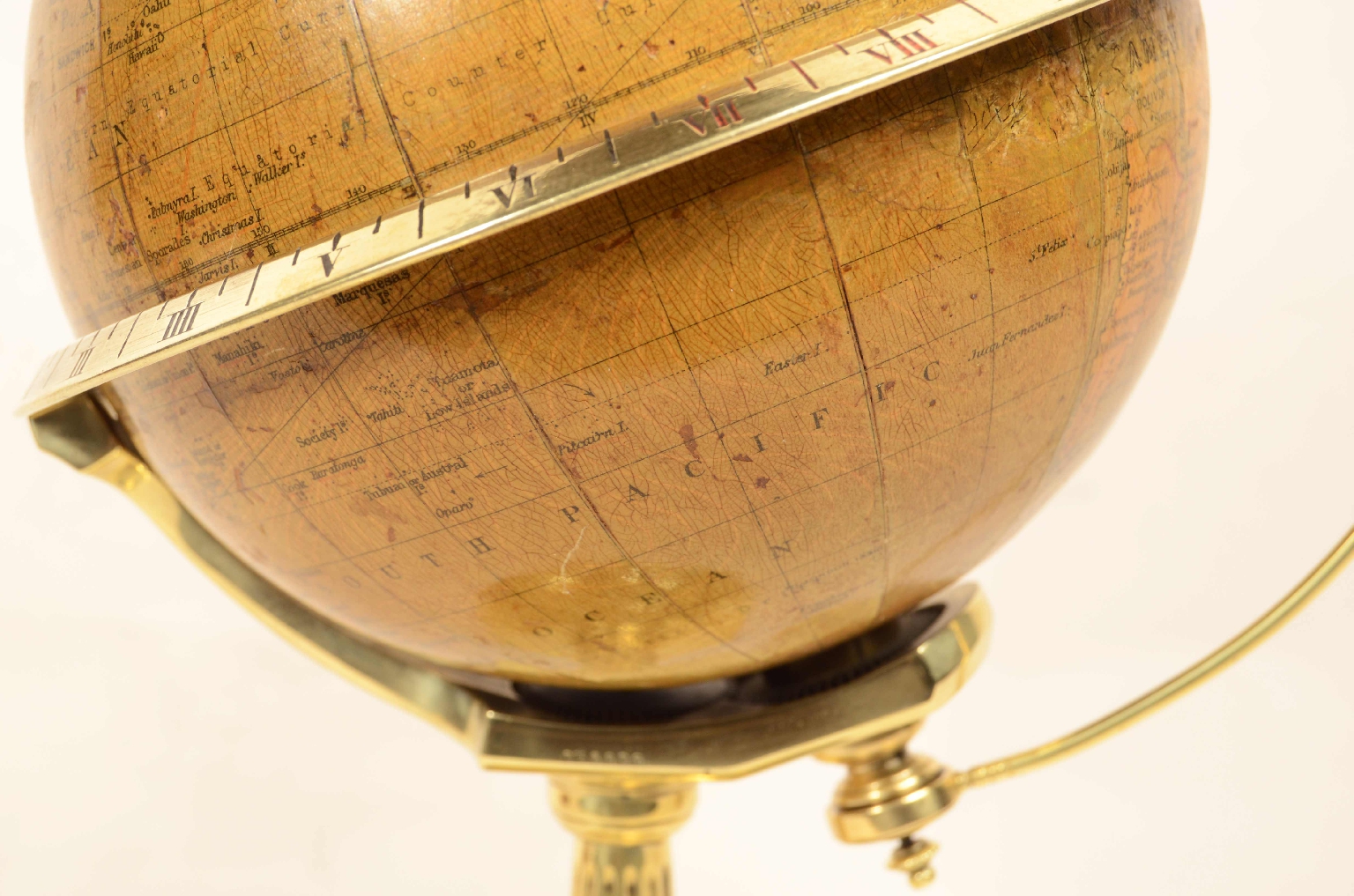 Globi-mappamondi antichi/8029-Globo con orologio