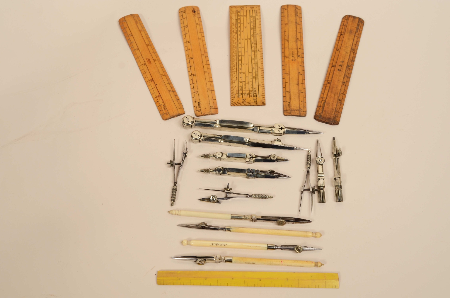 Antique measuring instruments/8031-Box of Compasses