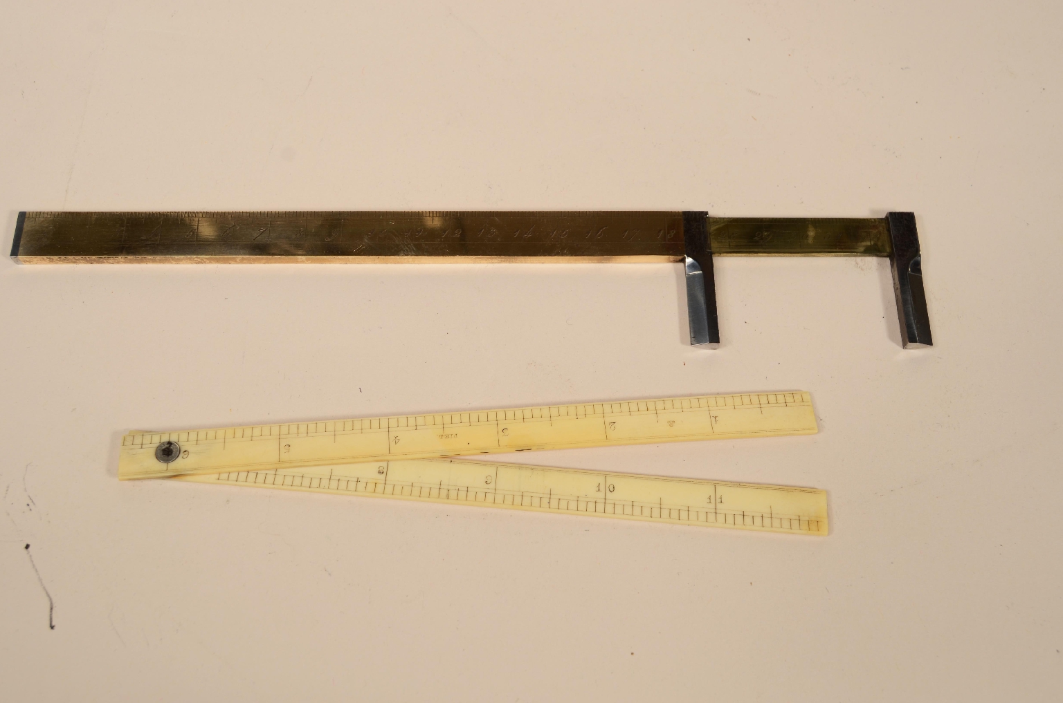 Strumenti di misura antichi/8031a-Scatola Compassi