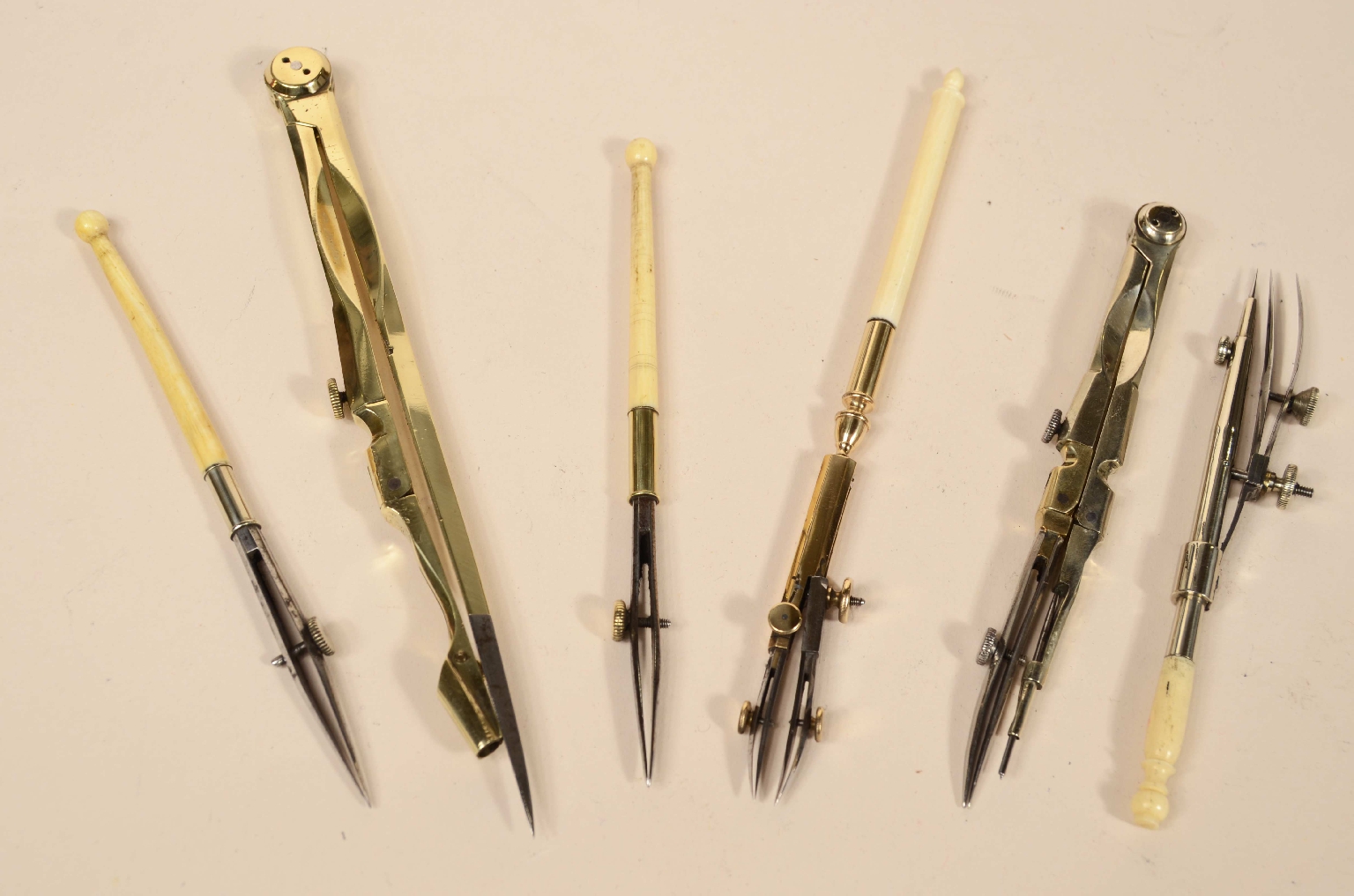 Strumenti di misura antichi/8031a-Scatola Compassi