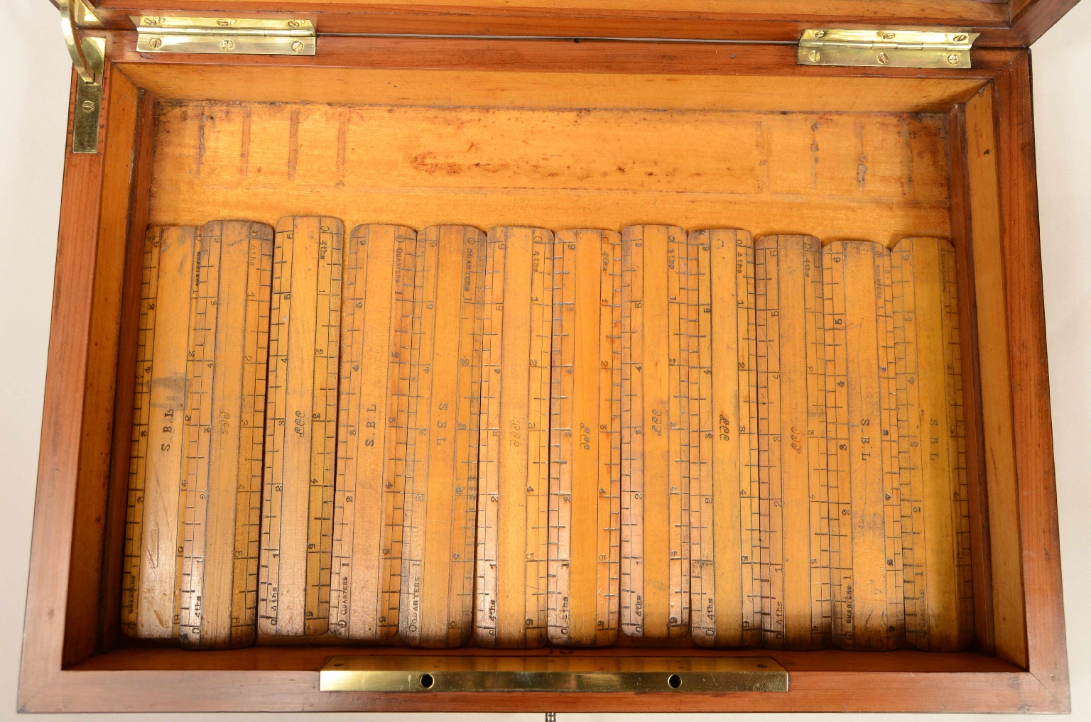 Strumenti di misura antichi/8031a-Scatola Compassi